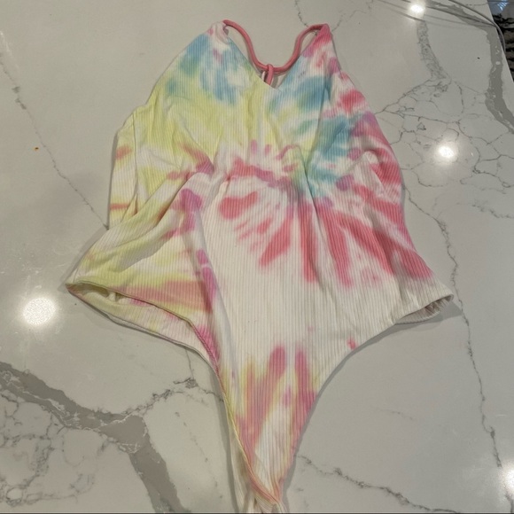 Hara Bodysuit in Blanc Spiral Tie Dye
AFRM - Picture 4 of 8